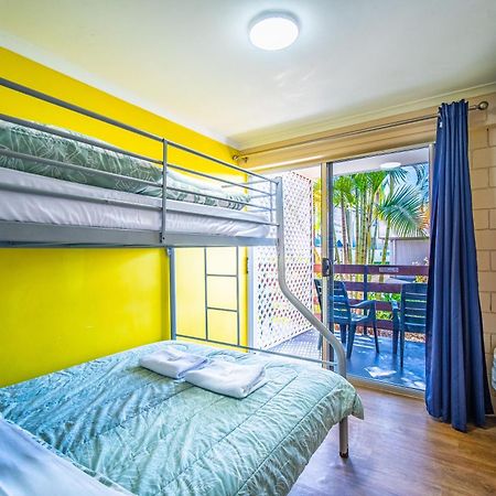 The Hostel, Ерлі-Біч Екстер'єр фото
