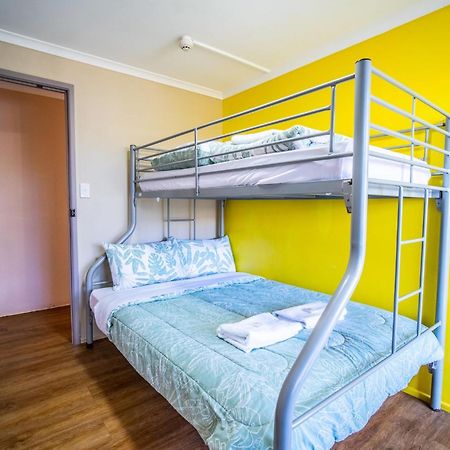 The Hostel, Ерлі-Біч Екстер'єр фото
