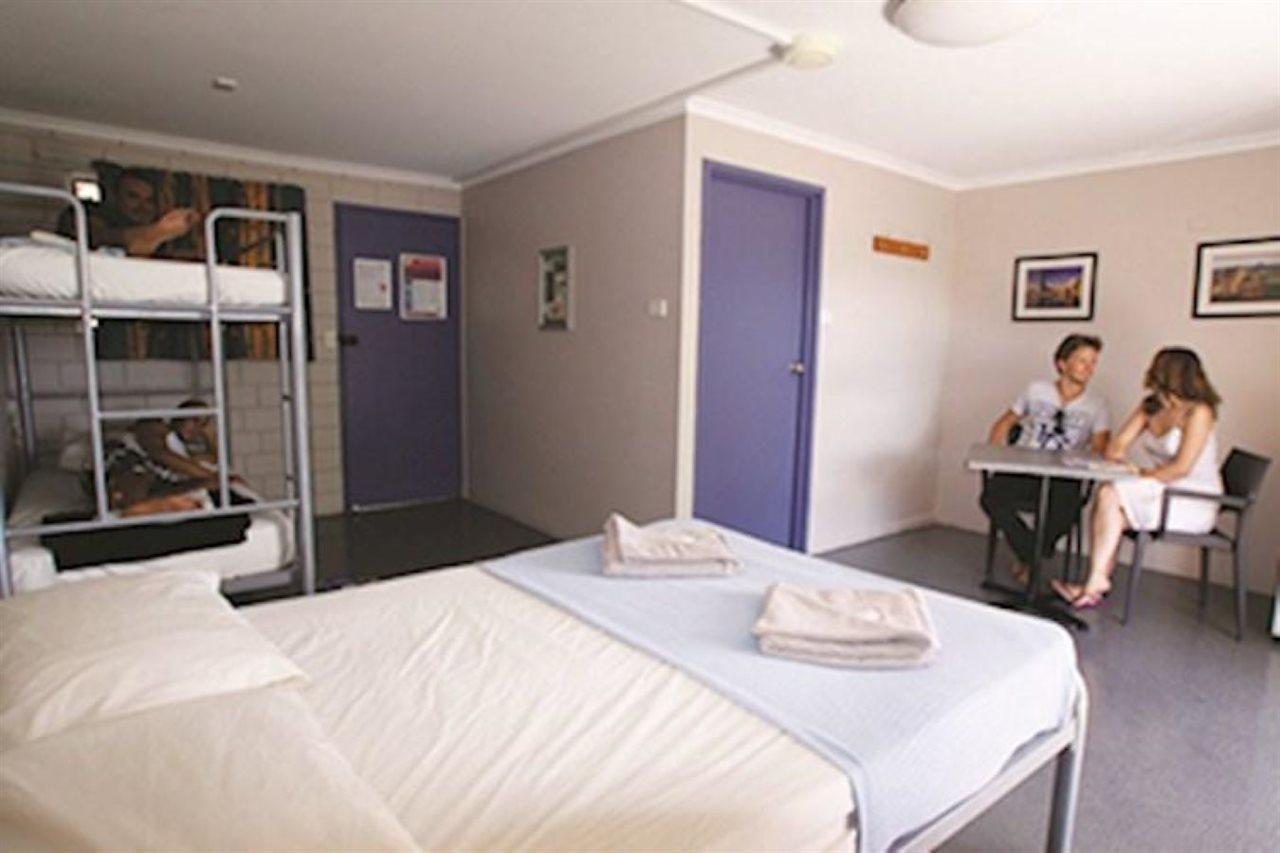 The Hostel, Ерлі-Біч Екстер'єр фото