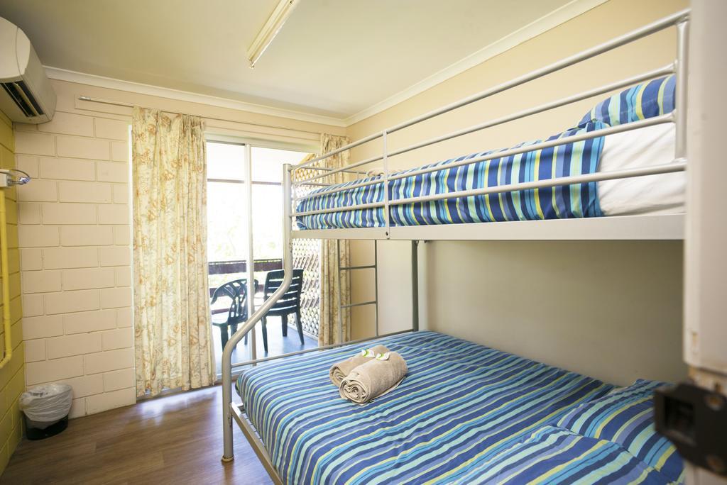 The Hostel, Ерлі-Біч Екстер'єр фото