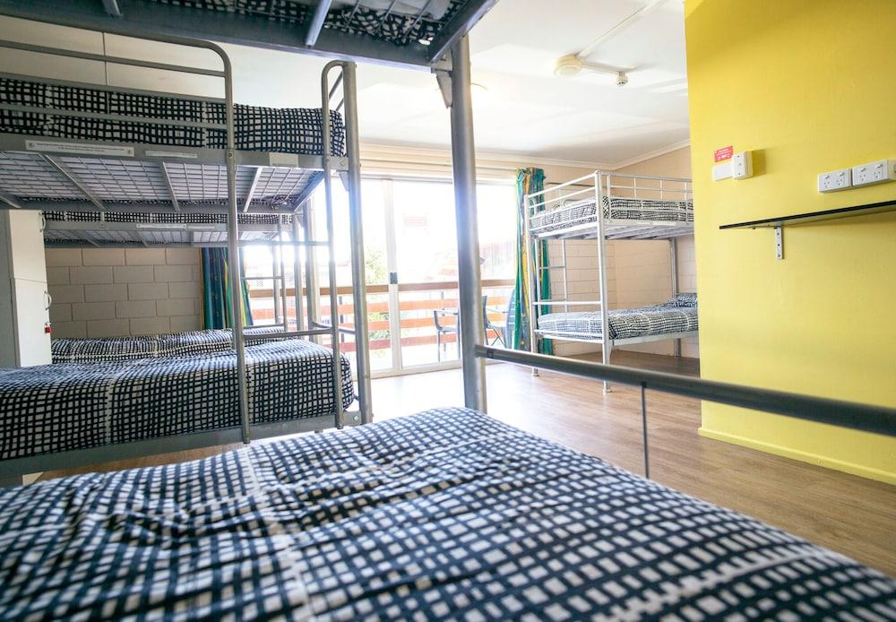 The Hostel, Ерлі-Біч Екстер'єр фото