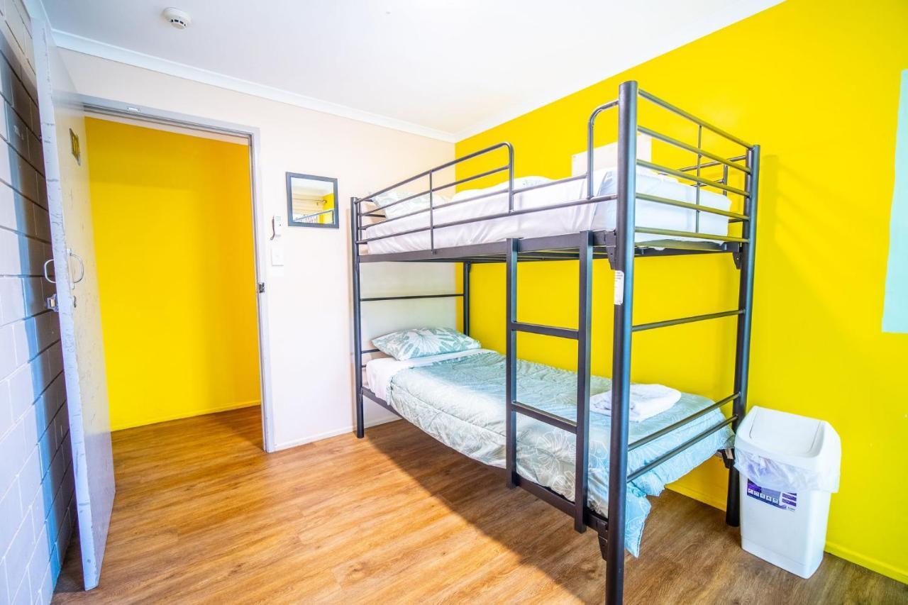 The Hostel, Ерлі-Біч Екстер'єр фото