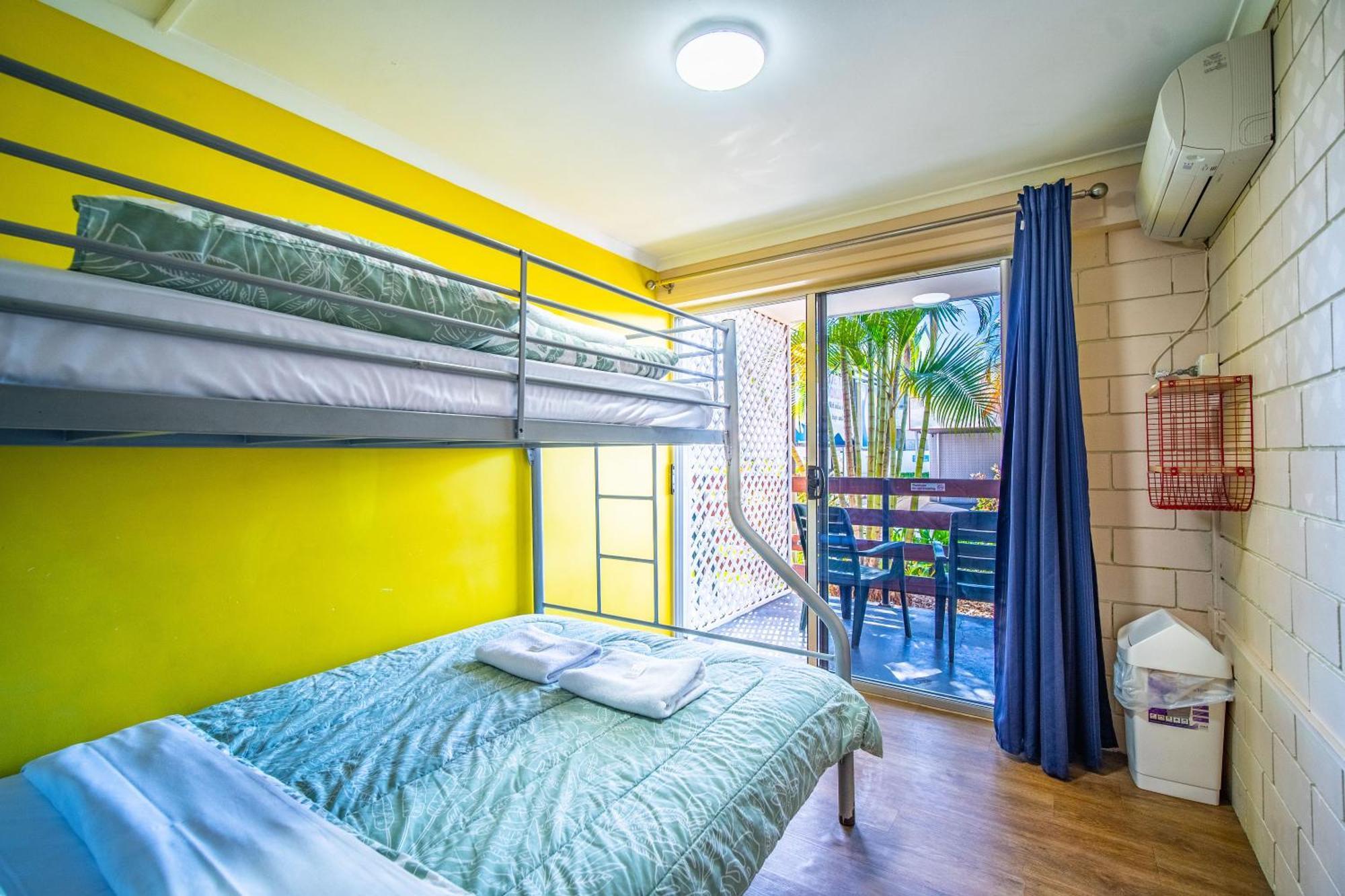 The Hostel, Ерлі-Біч Екстер'єр фото