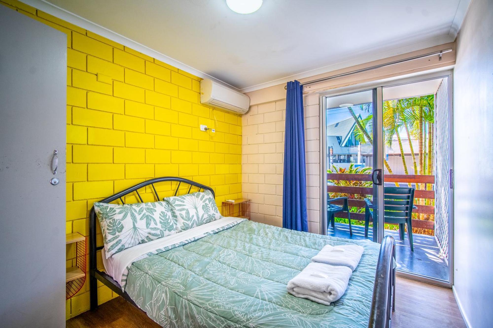 The Hostel, Ерлі-Біч Екстер'єр фото